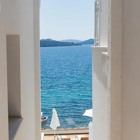 Greek House Complex B3 * نيدري